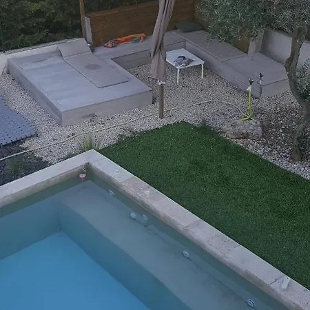 Nocleg ze śniadaniem Villa Moderne Et Calme *